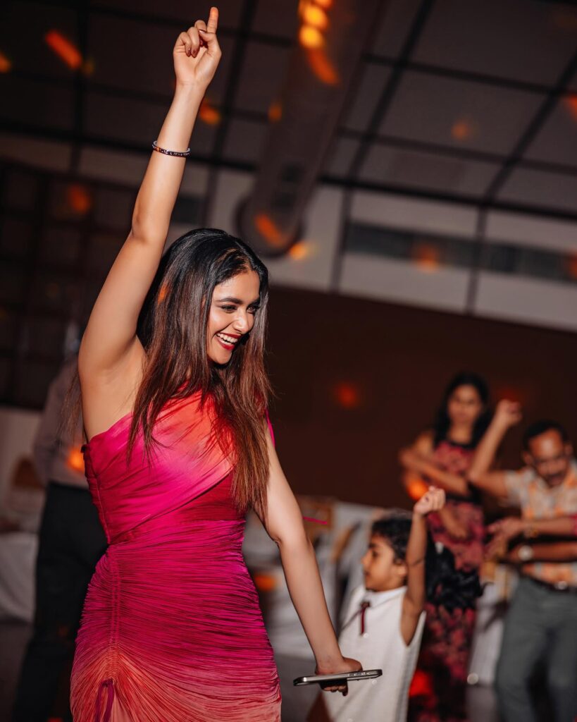 TeluguExt's tweet photo. Keerthy Suresh celebrates International Dance Day in style!  💃  

#KeerthySuresh https://t.co/IiMzXrmU7t