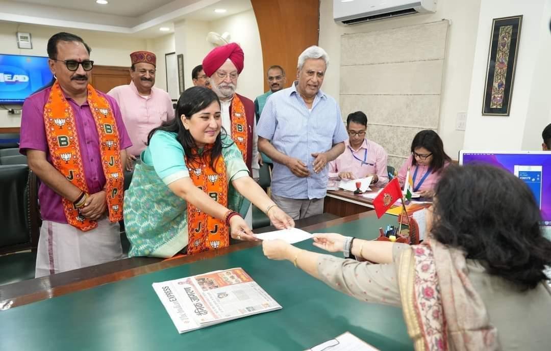 #LokSabhaElections2024 | BJP candidate Bansuri Swaraj files nomination papers from New Delhi Constituency

 #GeneralElections2024