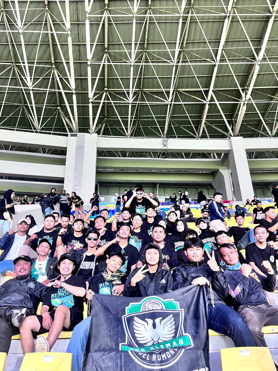 del_rumore's tweet photo. Alhamdulilah musim depan masih di liga 1... Terima kasih perjuangan sore ini @PSSleman  sampai jumpa musim depan 💚 https://t.co/gm1v6OaCaa