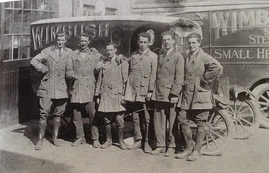 Bread van picture of the day @WeirsSusan @oakroyd #bread #bakery #breid #history #heritage