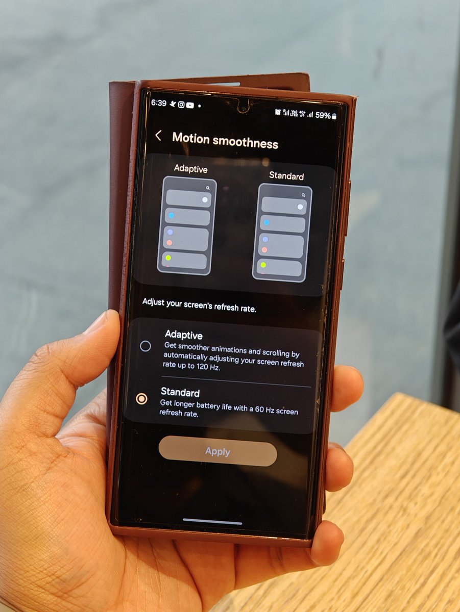 So, earlier this morning I switched the motion smoothness settings on my mum's Galaxy S22 Ultra from Adaptive (120 Hz max) to Standard (the always 60 Hz option).

She didn't notice a single difference.

Yeah, the average consumer wouldn't see the difference.

But the thing is…