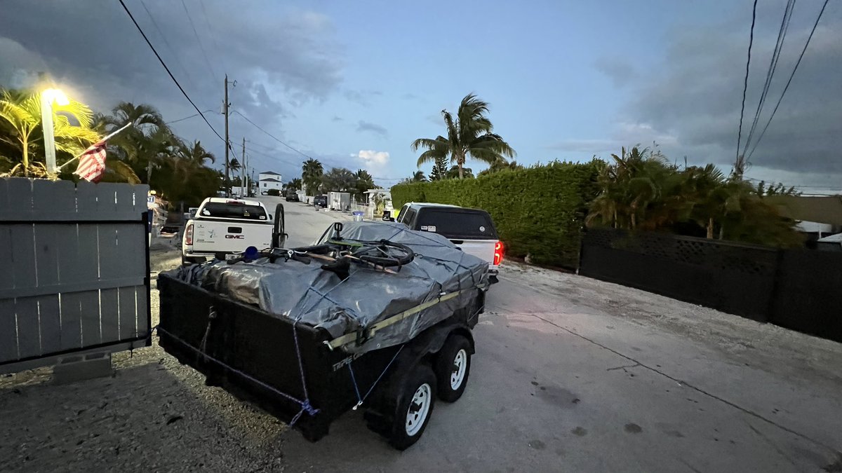 barbiedoll_eyw's tweet photo. @fishmekeywest is #offthedock Oh wait..that's not a boat! There goes my life! #DogGoneRanch bound https://t.co/JH3jo86w8E