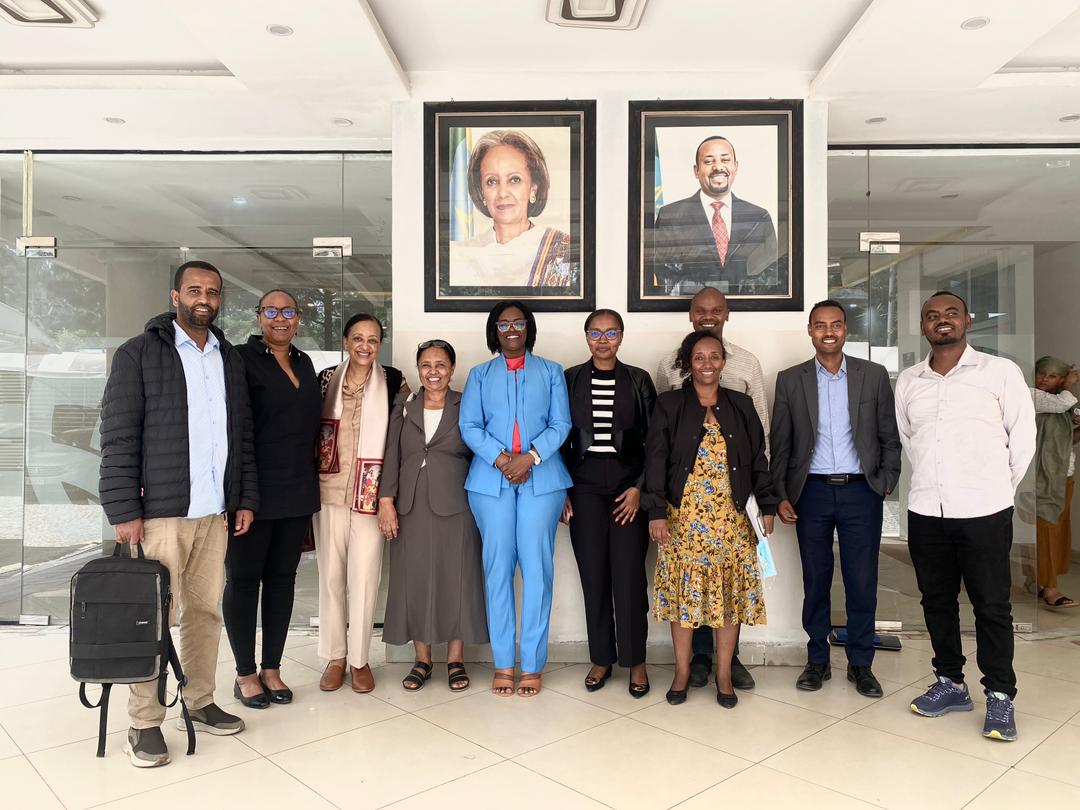 UNAIDS ESA RD @anneshongwe, RST delegation, 🇪🇹 CD @Francoisendayi & UCO team had a very fruitful meeting with MoH HE Dr @MekdesDaba, and HAPCO team. Discussion focus on enhancing existing collaboration & support MOH on Prevention, eMTCT, Data for impact, CLM & Sustainability RM.