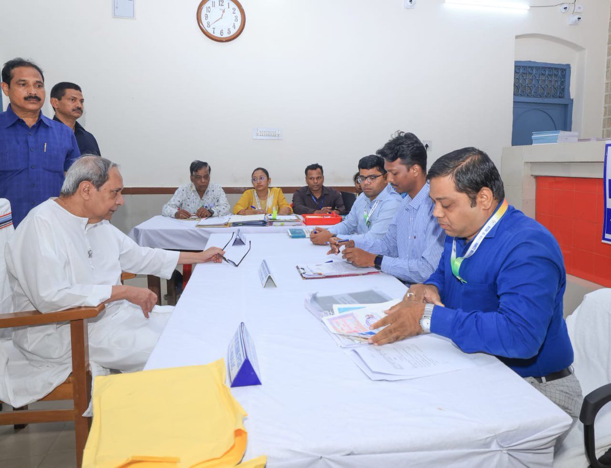 #PollswithAkashvani 

#OdishaElections2024: BJD president and CM #NaveenPatnaik files his nomination papers for the state assembly elections from Hinjili seat in Ganjam district.