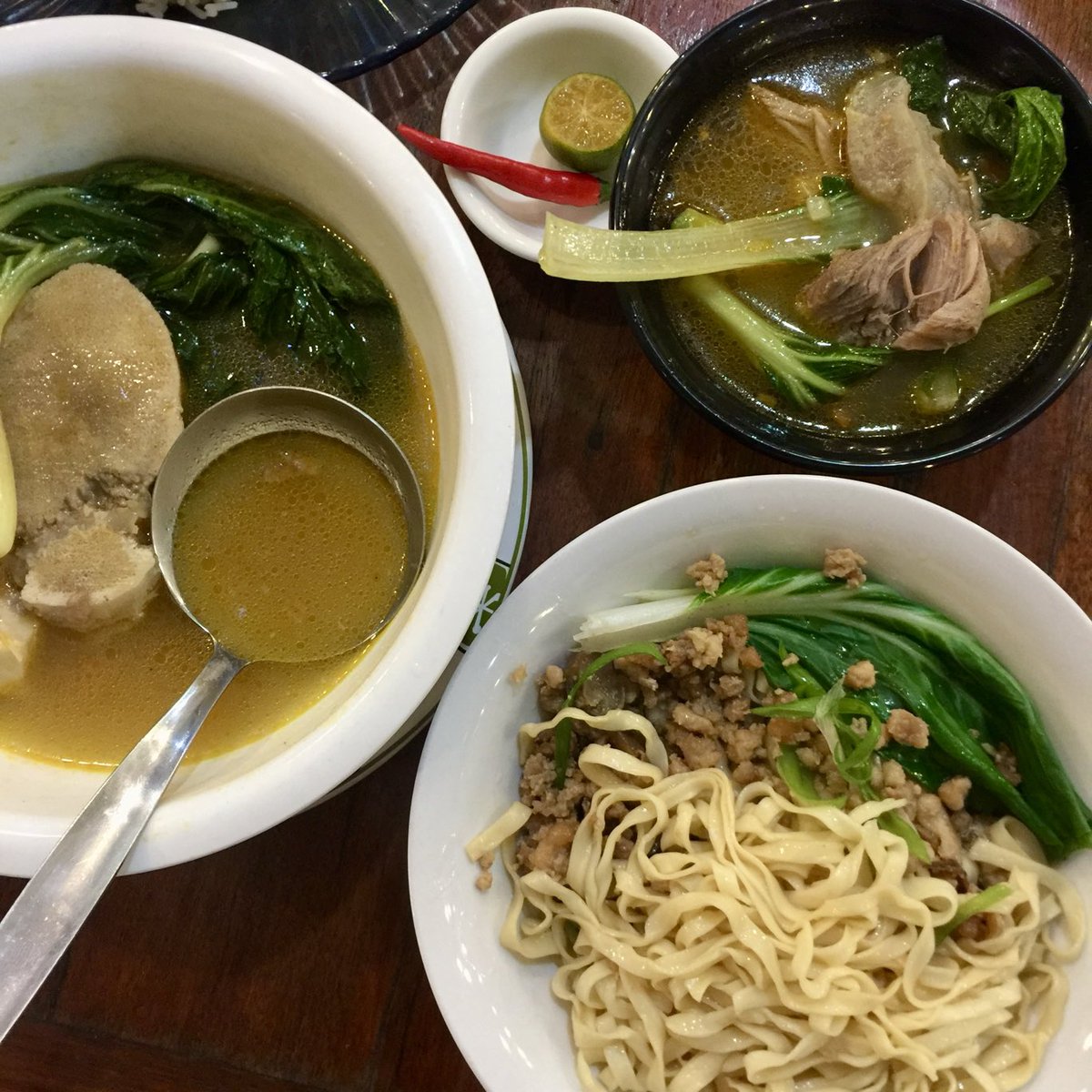 indonesian bakmi ayam of bakmi nyonya and bulalo at pioneer street market, mandaluyong. let’s eat!!