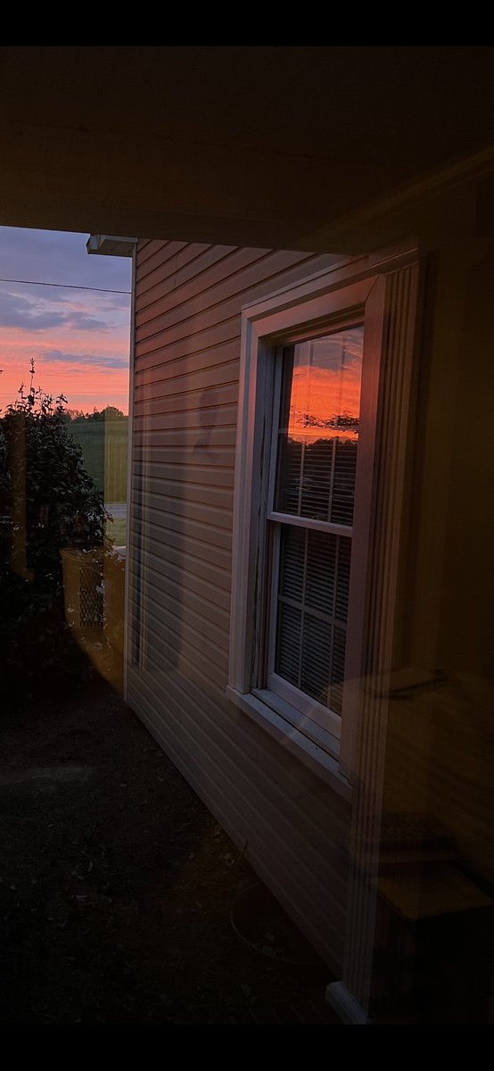 DyannBeckner's tweet photo. I took these pictures last week and can’t stop thinking about this picture in particular. The window, offset from the sky, still clearly and in great detail reflects the sunset. I find myself asking what am I reflecting and what is being reflected off of me? #picturepondering https://t.co/rSf93vfFKg
