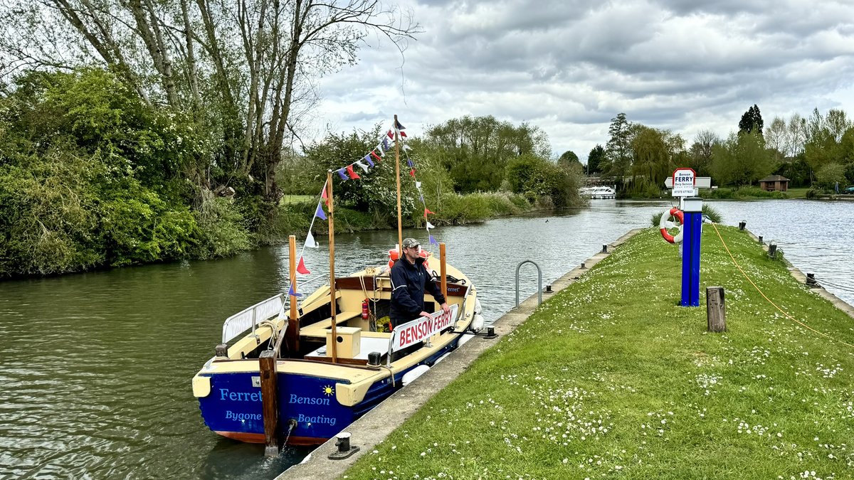 On a much more positive note, Benson Waterfront Café had my favourite cake & despite the red boards going up again at Benson Lock that morning, the ferry across the river was running. Tomorrow it resumes 7 days a week operation