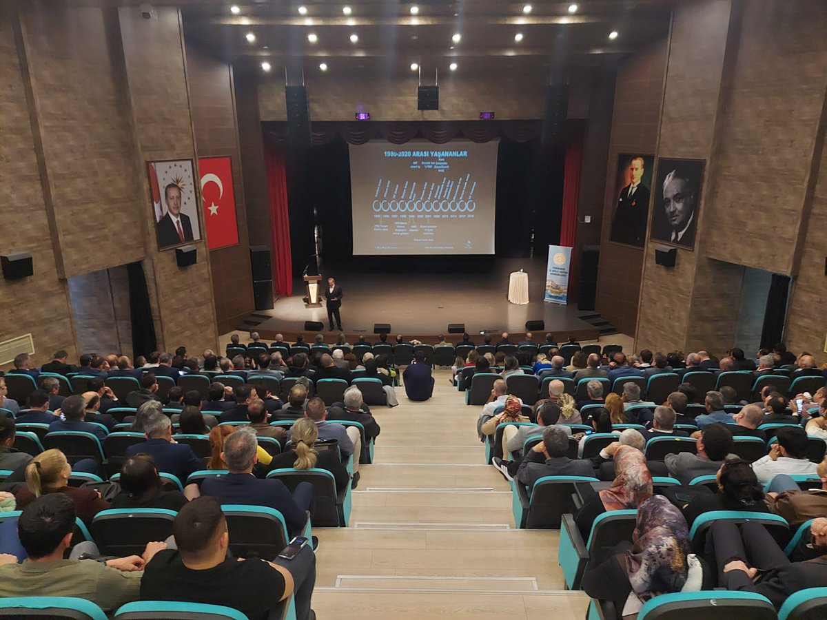 bilkolejleri's tweet photo. Tekirdağ İl Milli Eğitim Müdürlüğü, İstanbul Aydın Üniversitesi ve  @bilcorlu Koleji iş birliği ile "Yönetimde Zihniyet Değişikliği" semineri @acarbaltas 'ın sunumuyla başlamıştır.

@IAUKampus @iautanitim https://t.co/9ZYLtfBlIO
