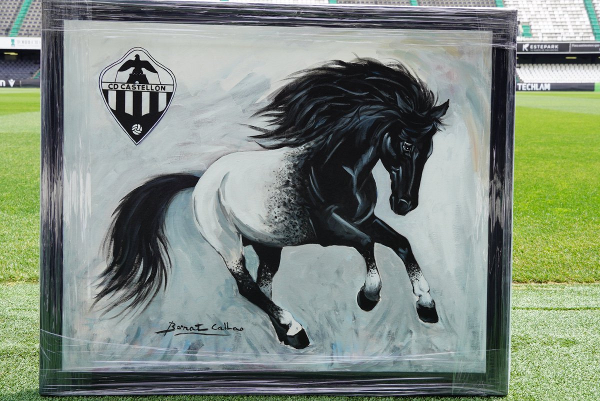 🐴🖼️ Antonio Bernat Callao, pintor castellonense y abuelo de @MartayMariaCLN6 ha querido regalar este cuadro al @cdcastellon Gustavo, su hijo, entregó al club la pasada semana este precioso caballo albinegro ‼️ MUCHÍSIMAS GRACIAS Y A SEGUIR EN LA LUCHA ‼️ #PPO👂