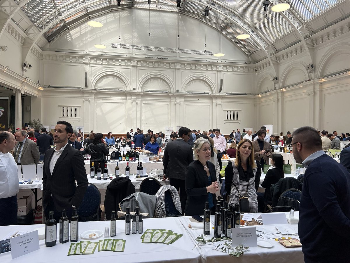 Today, #ITALondon - in partnership with ASSICA and IVSI - participates in the Real Italian Wine & Food. A great occasion for Italian meat producers to showcase their outstanding products. On this occasion, we also celebrate the launch of ASSICA's new sustainability programme.