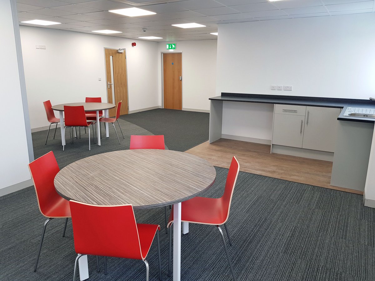 We’ve been looking through the @dsp_interiors archives. Check out our #design and #fitout project for @MSVGroup, Europe’s largest #motorracing circuit operator at the company’s new #operationsoffices @DoningtonPark. Read more: buff.ly/3UBA0h0