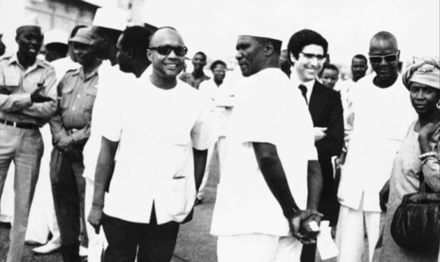 Amilcar Cabral (PAIGC) et le pdt Sékou Touré.Le discours lu par Cabral, à la mort de N'Krumah, a fait l'objet de falsification tout comme plusieurs autres documents sur l'histoire de la Guinée. Il faut avoir 1e vaste culture idéologique pour saisir la profondeurs de ce discours👇