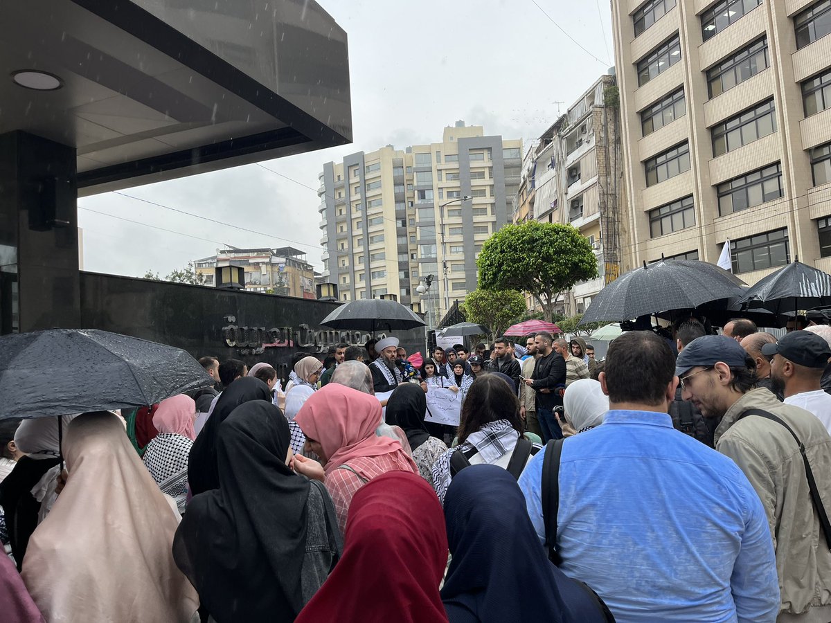 Las universidades de Beirut también paran las clases para exigir el fin del genocidio en Gaza 🇵🇸 y de la guerra en el Líbano. 📍Universidad Árabe de Beirut