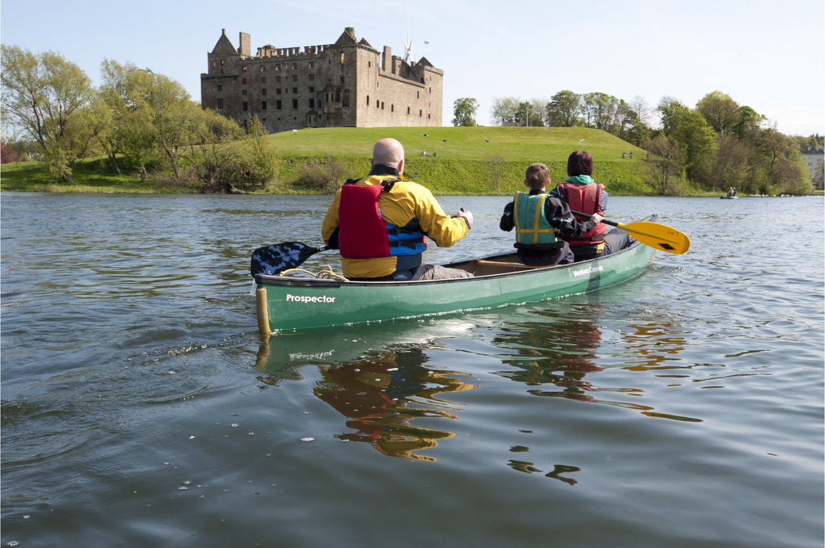 Looking for an alternative way to see local history? Ditch the normal views by foot and paddle your way to a duck’s eye perspective with a Water Safari at Linlithgow Peel!🛶 Limited spaces available this weekend. Don't miss out - book your adventure now! ow.ly/5xuj50RqWBu