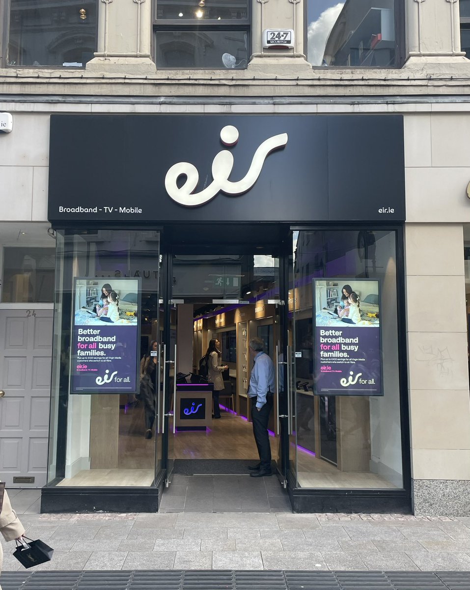 A few months ago Hugo Boss’s proposed Grafton St shopfront fell foul of a very fastidious DCC planning officer. “We need more of this attention to detail”, I thought. But then across the street @eir can just superglue a shopfront onto its listed building and be done with it 🙄