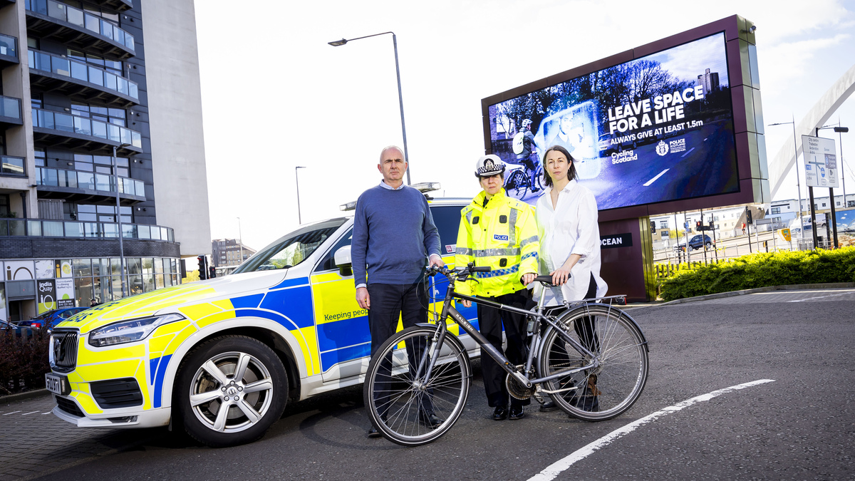 “We’re reminding drivers to Leave Space for a Life. Our message is that we’re all people, travelling on the road and wanting to get home safely. Dangerous and careless driving around people on bikes is risking someone’s life”: our #GiveCycleSpace release orlo.uk/Rr61D