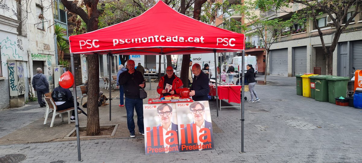Carpa dels <a href="/socialistes_cat/">Socialistes PSC/❤</a> de #montcadaireixac al barri de Can Sant Joan aquest matí.

❤️ Equip, companyes i companys, unir i servir. Ho tenim clar @salvador_illa