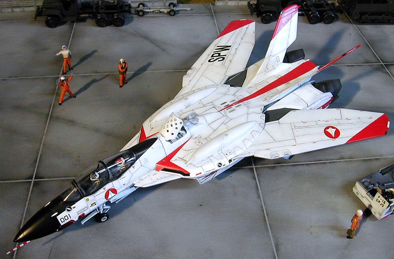 ハセガワ 1/72 VF-0B ハセガワバルキリーを作りまっくっていたころに作った完成品。 今だったらたぶん作らないと思う。 マクロスキットを作ってる気がしないよね・・・