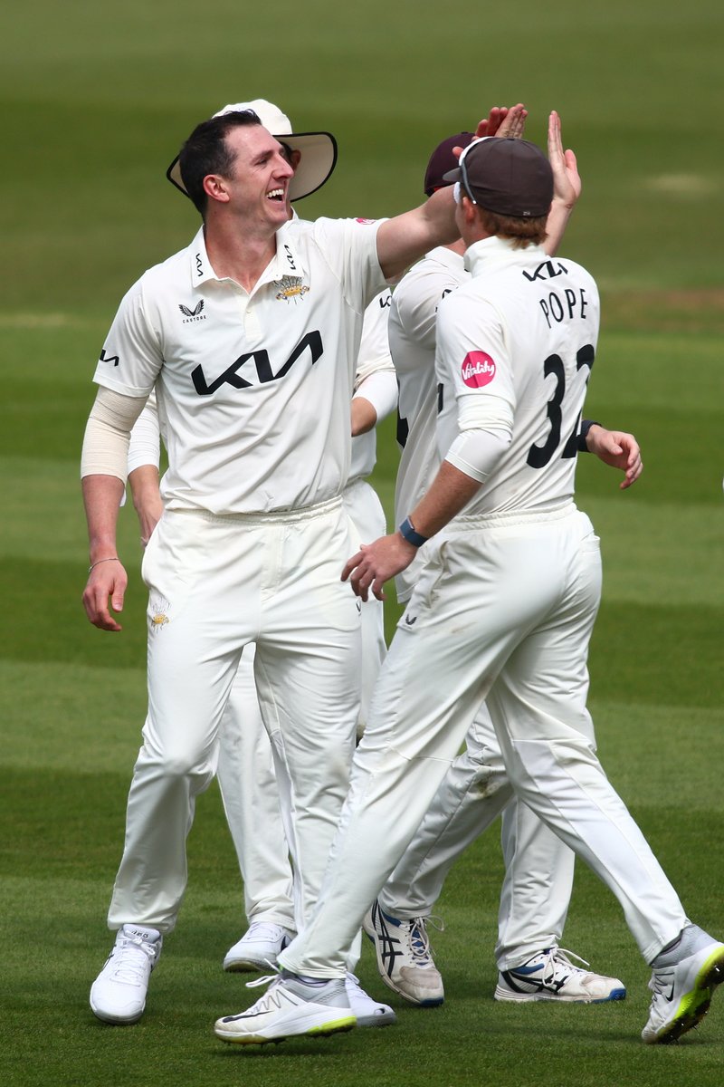 Ollie Pope & Dan Worrall 🥰🤝

6⃣ of Pope's eight catches came off the bowling of Worrall 🙌

🤎 | #SurreyCricket