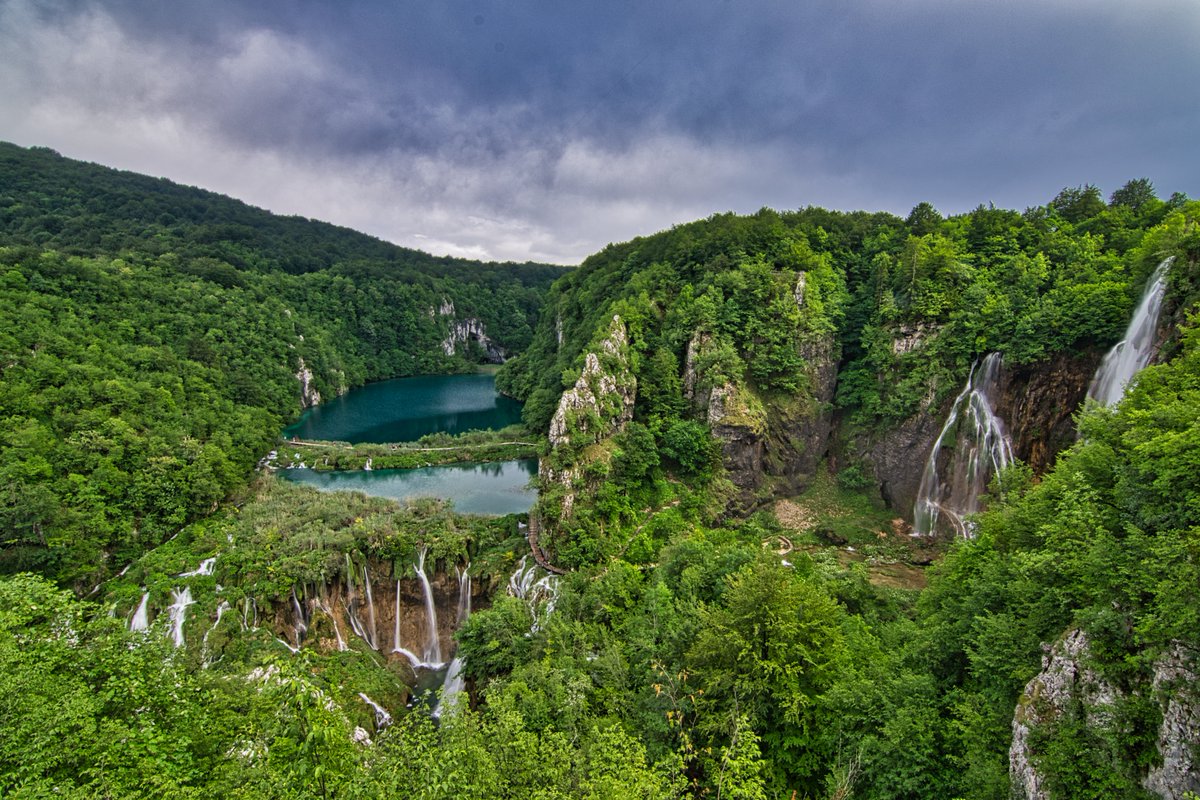 Discover the magic of #PlitviceLakes #NationalPark🌿Dive into its pristine beauty and experience nature at its finest. Check out our article highlighting 5 compelling reasons why you should explore this breathtaking wonderland. aluxurytravelblog.com/2024/02/28/fiv…
 #croatiafulloflife