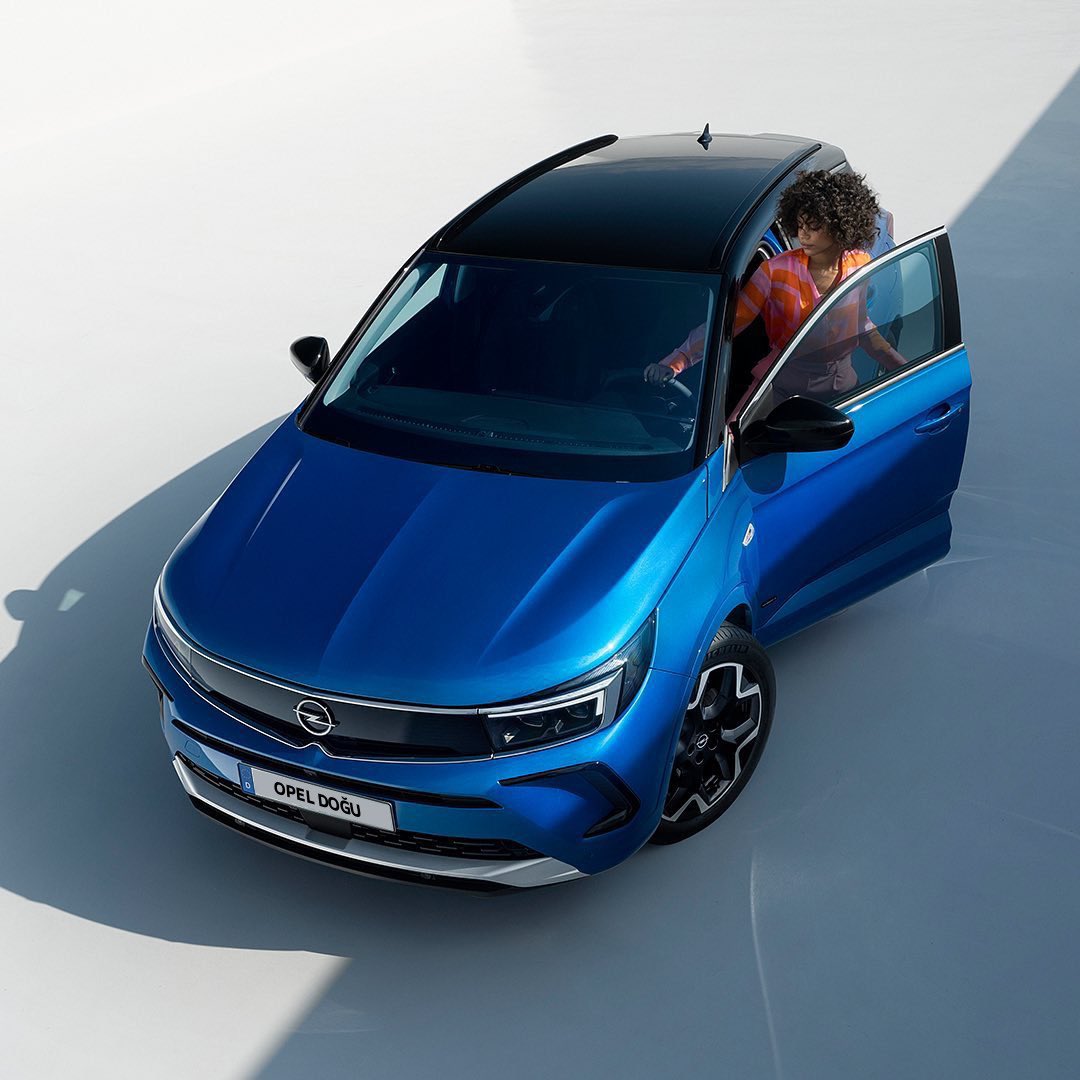 Opel #SUV Yeni #Grandland , benzersiz vizörüyle tasarım anlayışını başka bir düzeye taşıyor! #OpelDoğu #OpelVan #Opel