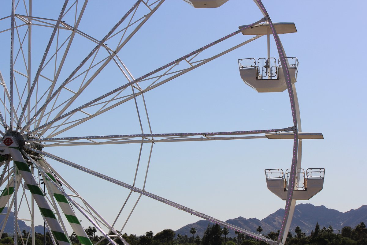 A mountain backdrop makes every ride a masterpiece. 🏔🎡
·
·
#RPRides #FerrisWheel #FerrisWheels #LamberinkFerrisWheels #VIP #Exclusive #Observationwheel #Kermis #ThemePark #AmusementPark #Fairground #Carnival #Midway #LeisureIndustry