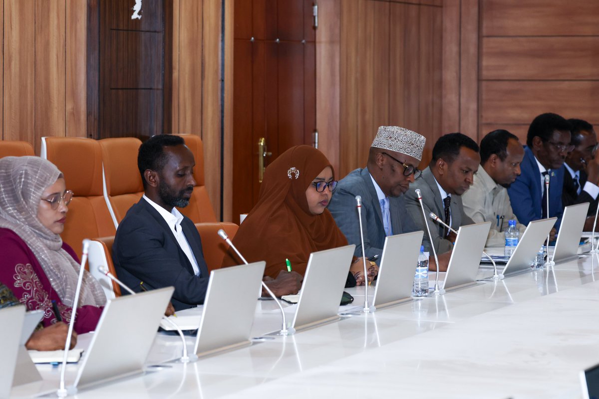 Deputy Prime Minister @SalahJama chaired a ministerial subcommittee meeting on stabilization, focusing on key government priorities for delivering vital services and development projects to the communities in liberated areas, which is the government's main task. The Deputy Prime