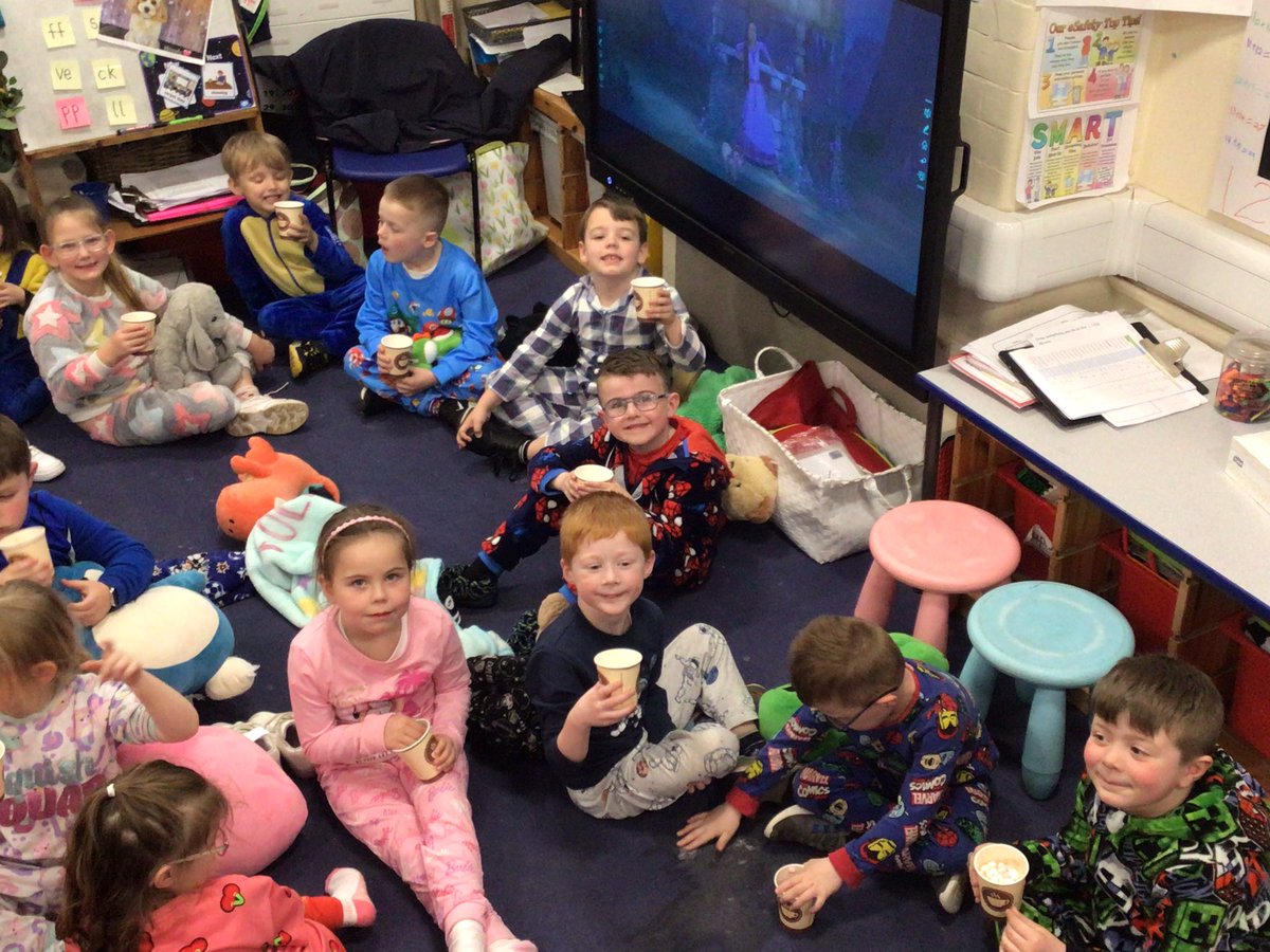 Classes 1B and 1D had a fantastic afternoon together with PJs, hot chocolate, marshmallows, biscuits and a film to celebrate their learning on the power of sleep 💤😴