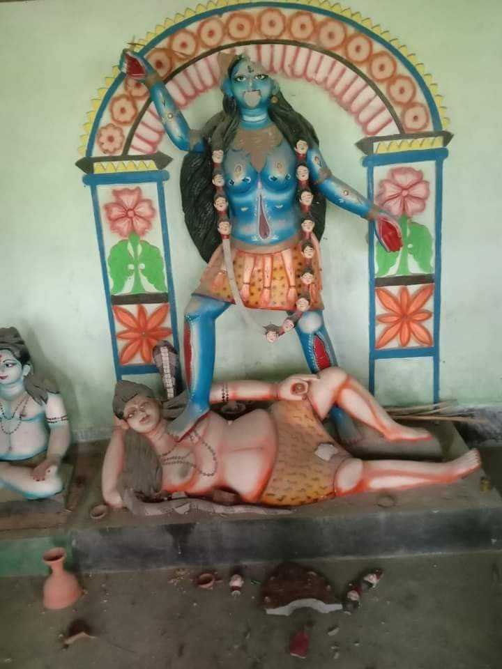 Hindu temples are not safe in Muslim-majority #Bangladesh.
Unknown miscreants targeted 2 Hindu temples in Deviduba union of the Deviganj Upazila of #Panchagarh district.
2 Kali Mata temple was attacked. 
Murtis were vandalised. 
On the night of 27th of April, incident happened.