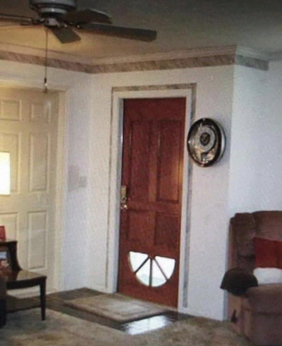 Kevin64794212's tweet image. Η θεία Νίτσα κέρασε τσίπουρο τον Νώντα τον ξυλουργό πριν τελειώσει τη δουλειά και να τα αποτελέσματα