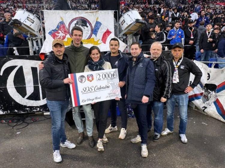 ⚽️ Quand les Bad Gones, principal club d'ultras de Lyon, financent SOS Calvaire, une association d'extrême droite qui veut rechristianiser la France 🙃

Une info issue de FAF, notre newsletter mensuelle consacrée à l'extrême droite, à retrouver ici ➡️ bit.ly/fafavril