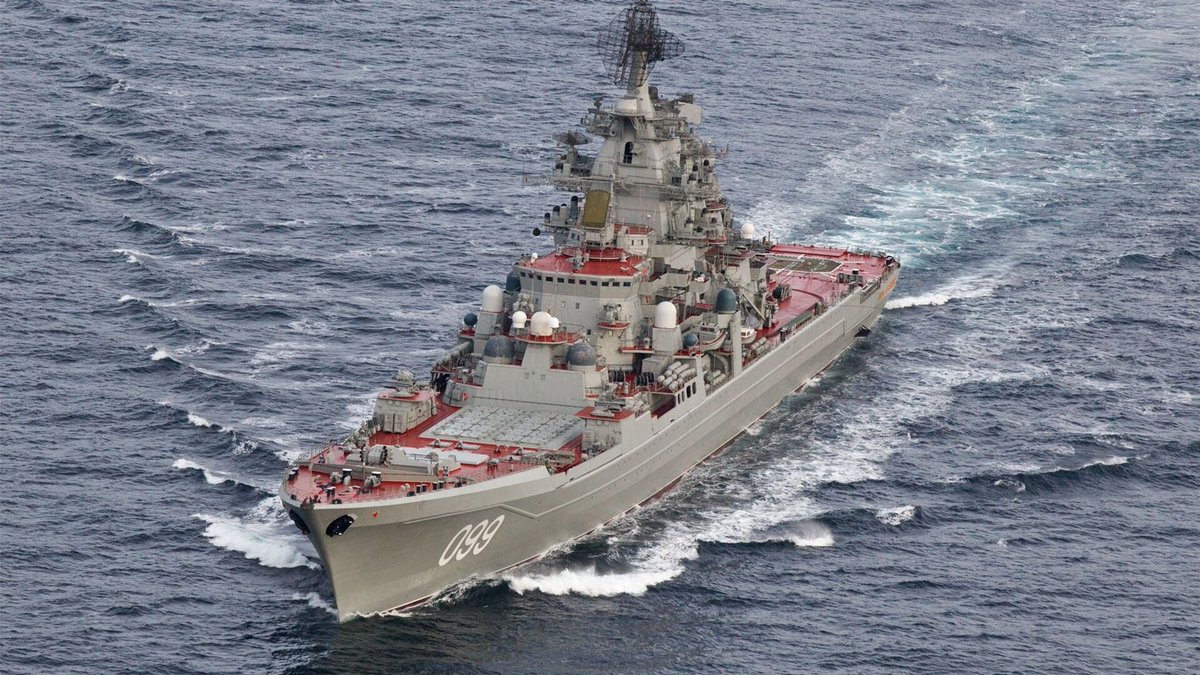 📝🇷🇺#Russia #RussianNavy #ВМФРоссии #RussianArmyForce: 'Squeeze NATO out of the Arctic.' What will Russian heavy cruisers be armed with? The nuclear-powered cruiser Peter the Great was launched 35 years ago This pennant still remains the largest in the combat formation of the