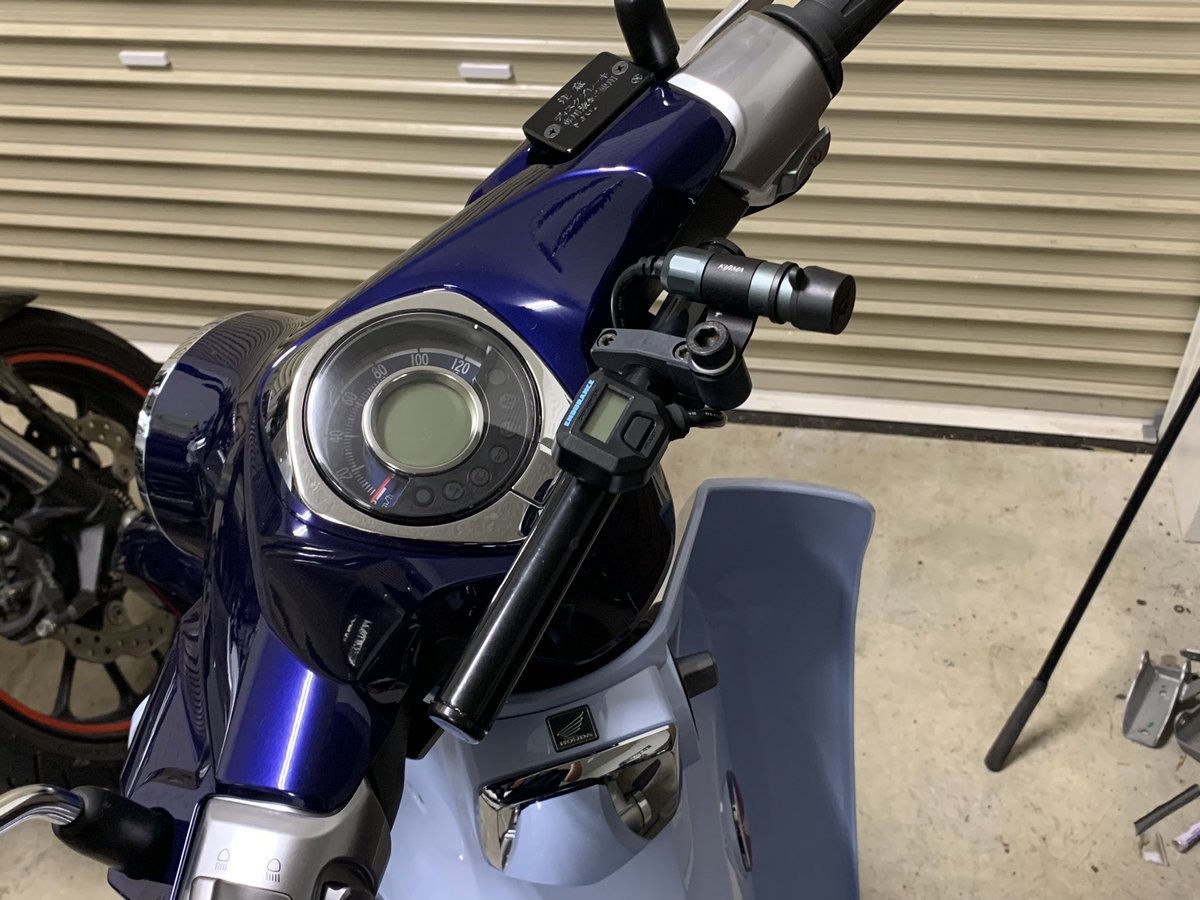 JA48 スーパーカブC125
走行距離12000kmくらい
武川シートカバーと、エンデュランスグリップヒーターとリアキャリア、USB電源、デイトナ(という名のGIVI)リアボックス付き
自賠責5年(2024年1月購入)付き

リアタイヤとチェーン、バッテリーは11000km時に新品交換済み

抹消渡し30万(自動車税込)
↓続