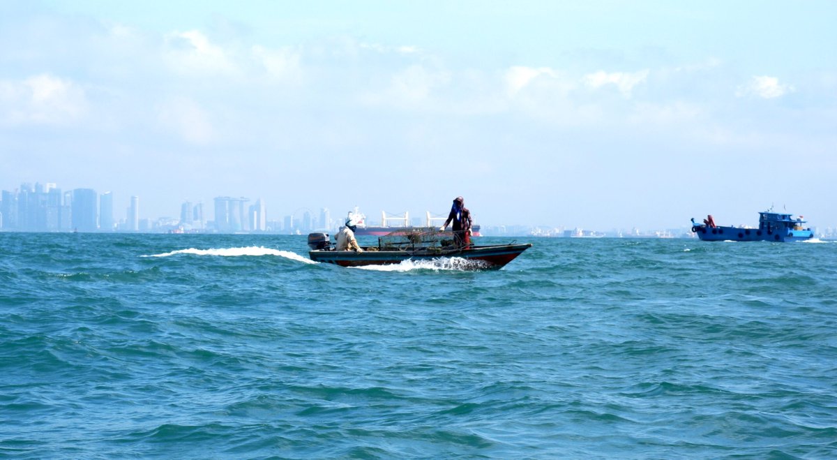 Mereka dituduh mencuri ikan, akhirnya sebagian besar dari mereka harus mendekam di penjara, atau membayar denda miliaran rupiah. mongabay.co.id/2024/04/29/sud…