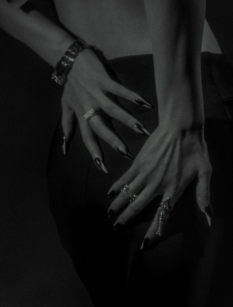 ᅠᅠ

ᅠᅠ

Allow me to make the world burn for you. To destroy it and rebirth it. To make it our own. And devour it whole. 

ᅠᅠ

ᅠᅠ