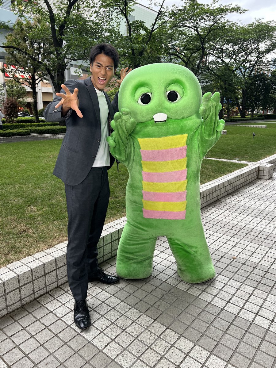 あすは広い範囲で雨🌧️ 激しい雨や雷雨になる所もありそうです⚡ご注意ください⚠️気温もあまり上がらず日中はヒンヤリと感じそうです🍃

#イット
#ソラよみ
#山本賢太
#ガチャピン　
#マッスル
#筋肉
#天気
#お天気