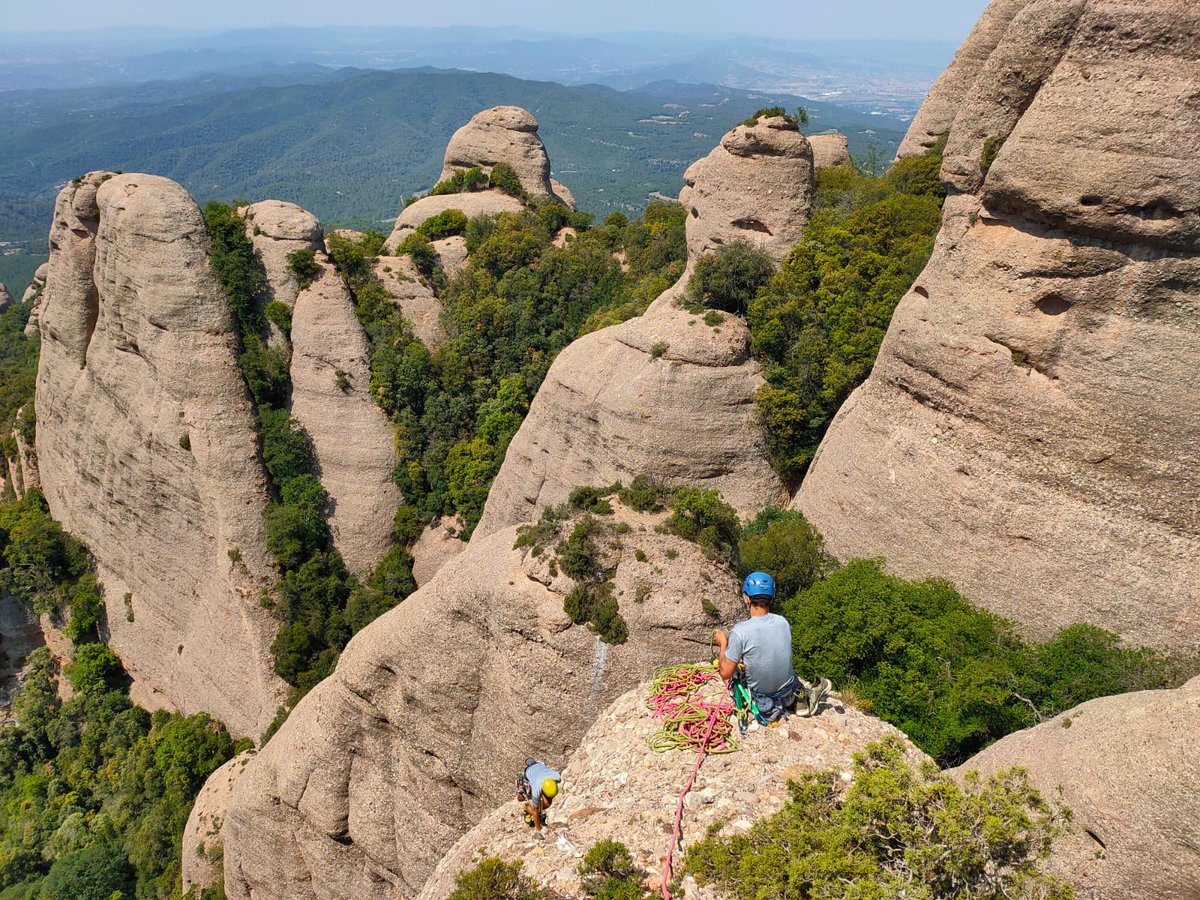 La #FEEC presenta les estades per a joves d'aquest estiu.

🧗 Escalada
🏞️ Pirineus
🏔️ Alps

Inscripcions obertes ✅

➕INFO ➡️tuit.cat/w2lEg

#sentlamuntanya #sommuntanya #somformació