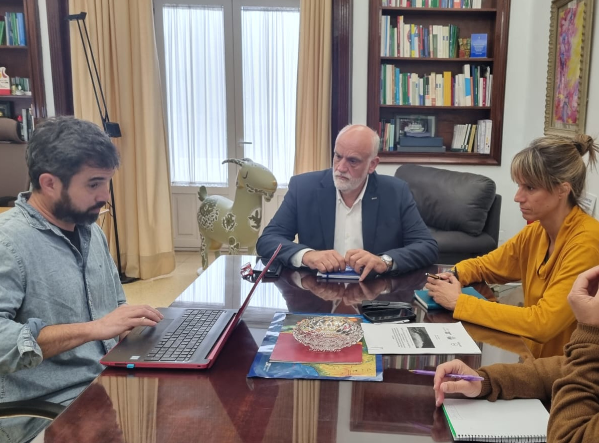 Diputación reanudará la búsqueda de fosas en Prado del Rey, Villamartín, El Gastor y Algodonales. Javier Vidal coordina las próximas intervenciones, que financia la FEMP, con el arqueólogo Jesús Román. ℹ️ dipucadiz.es/prensa/actuali…