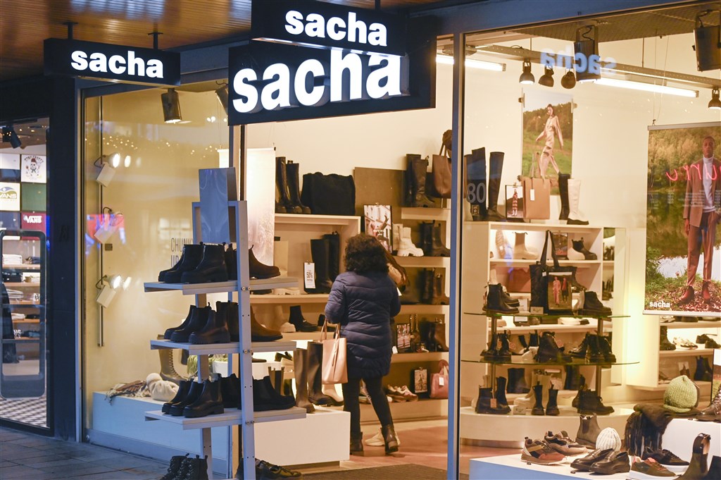 Schoenenketen Sacha sluit merendeel winkels, online verder rtl.nl/nieuws/rtl-z/a…