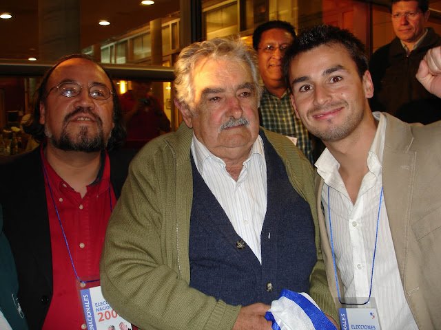 Estimado compañero José 'Pepe' Mujica @pepemujicacom. Ante el cáncer que te afecta te enviamos un fuerte abrazo y muchas energías positivas para salir adelante.