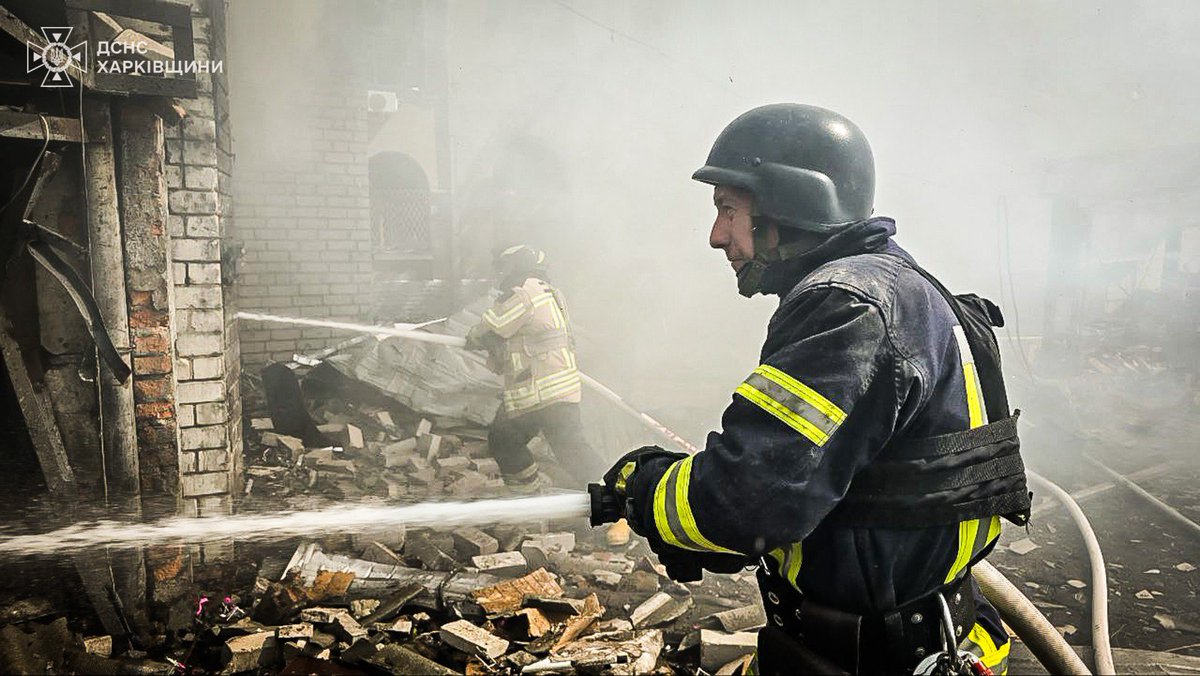 ⚡️Update: Russia attacked Kharkiv with glide bombs. Russia attacked Kharkiv on April 30 with three UMPB D-30SN glide bombs, two of which were aimed at the Kyivskyi district and one at the Kholodnohirskyi district, the Kharkiv Oblast Prosecutor's Office said. 📷 State Emergency…