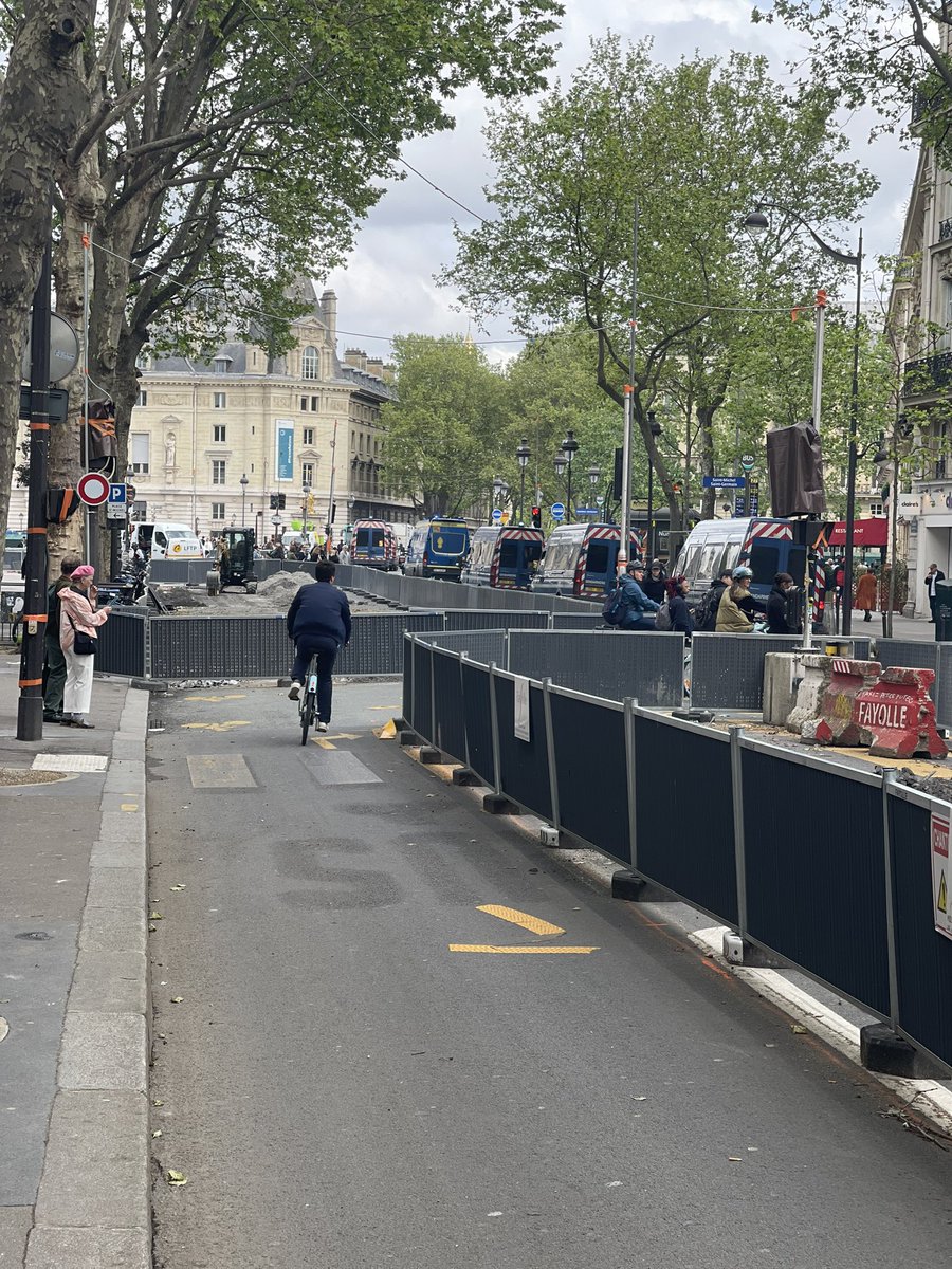 EGalichon's tweet photo. Vous pourriez mettre le turbo 
@Anne_Hidalgo 
dans l achèvement des travaux !
Bientôt 
#Paris2024 #JO2024 https://t.co/lOaPLn2rCH