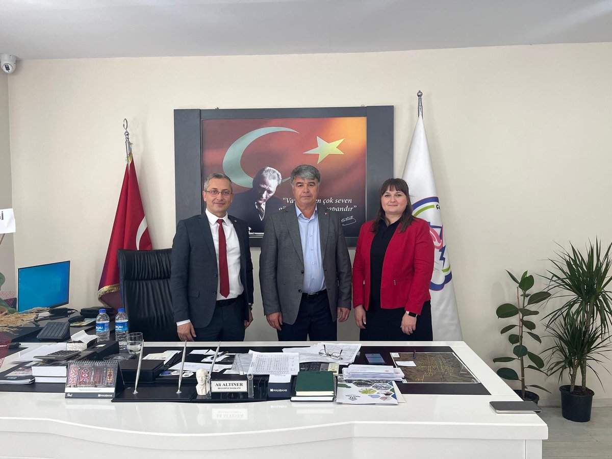 Bozkurt Denizbank Şube Müdürü Sayın Fatih Şentürk ve Portföy Yöneticisi Sayın Fulya Şahan'ı Belediyemizde ağırladık. Nazik ziyaretlerinden dolayı teşekkür ediyor, çalışmalarında kolaylıklar diliyorum.
             Ali ALTINER
Çardak Belediye Başkanı