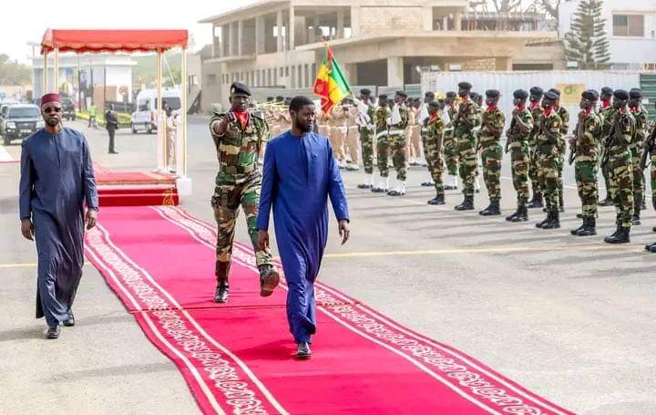 🚨🎋 Le Président de la République Bassirou Diomaye Faye a quitté Dakar ce matin à destination de Guinée-Bissau, pour une visite de travail et d'amitié.