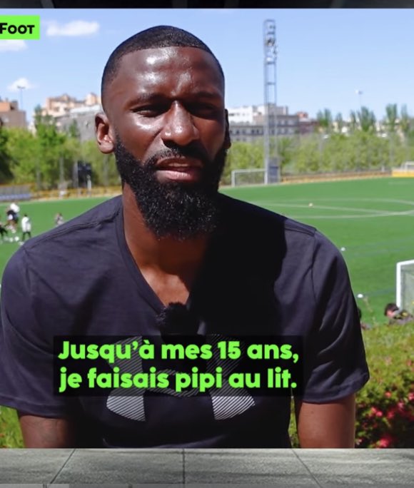 🗣️ Rüdiger: “A story? Until 15, I pee’d in the bed (laughs).” 😭