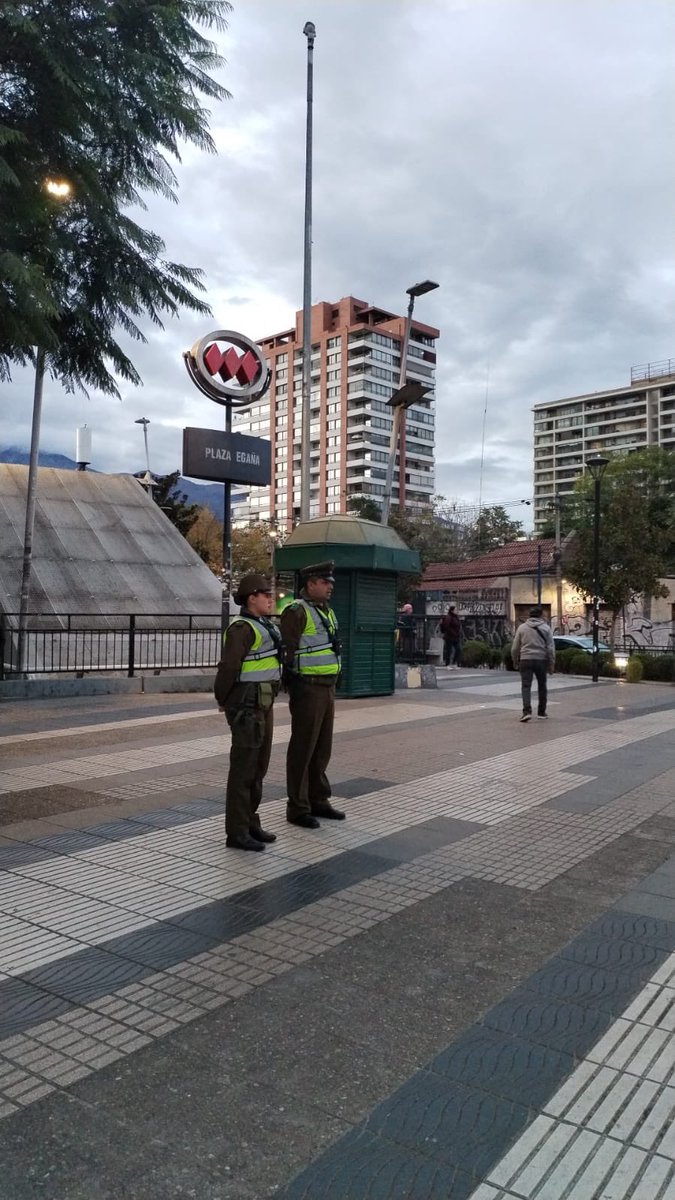 #LaReina: <a href="/Carab/">Carab</a> de la 16ª Comisaria La Reina,  mantienen  presencia activa en las inmediaciones del Mall Plaza Egaña,  con la finalidad de brindar seguridad a los vecinos y asistentes. 
#LaPrevencionEsNuestraEsencia