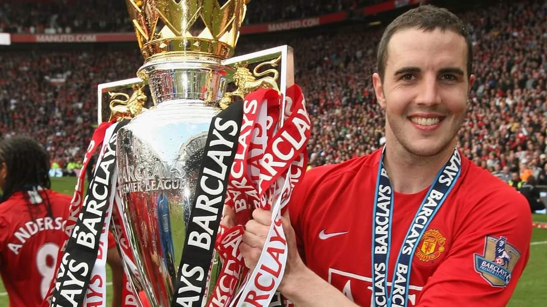 Happy 43rd Birthday to ex #MUFC defender, John O'Shea! John was in our youth side, & was part of the fir 1st team for 11 years. He played 393 times for United, scoring 15 goals & winning 14 trophies, including 5 EPLs, an FA Cup, 2 ELCs & a UCL before moving to Sunderland in 2011.