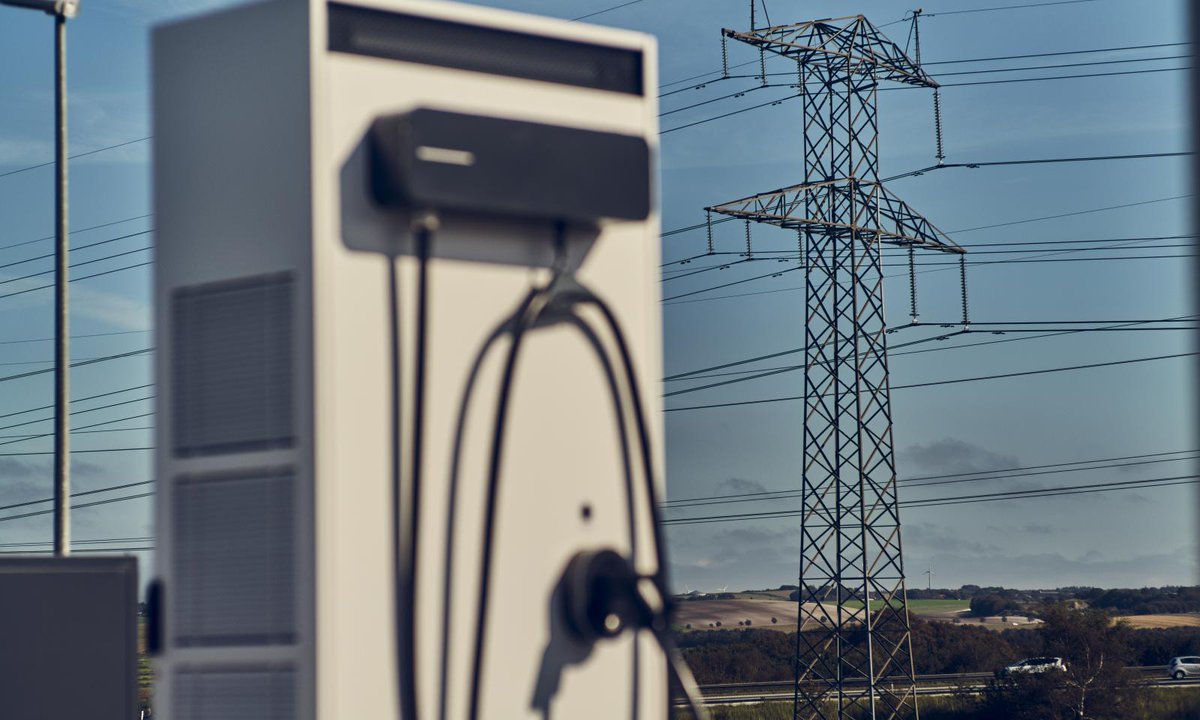 Green Power Denmark (@greenpowerdk) on Twitter photo "Vejen mod klimamålet i 2030 bliver hele tiden kortere. En rigtig god nyhed for klimaet. Men de sidste kilometer frem mod målstregen er både ujævne og fyldt med hårnålesving" siger cheføkonom <a href="/IngerslevMartin/">Martin Ingerslev</a> om klimafremskrivningerne. Læs med👇🏼 greenpowerdenmark.dk/nyheder/klimam… #dkgreen "Vejen mod klimamålet i 2030 bliver hele tiden kortere. En rigtig god nyhed for klimaet. Men de sidste kilometer frem mod målstregen er både ujævne og fyldt med hårnålesving" siger cheføkonom <a href="/IngerslevMartin/">Martin Ingerslev</a> om klimafremskrivningerne. Læs med👇🏼 greenpowerdenmark.dk/nyheder/klimam… #dkgreen