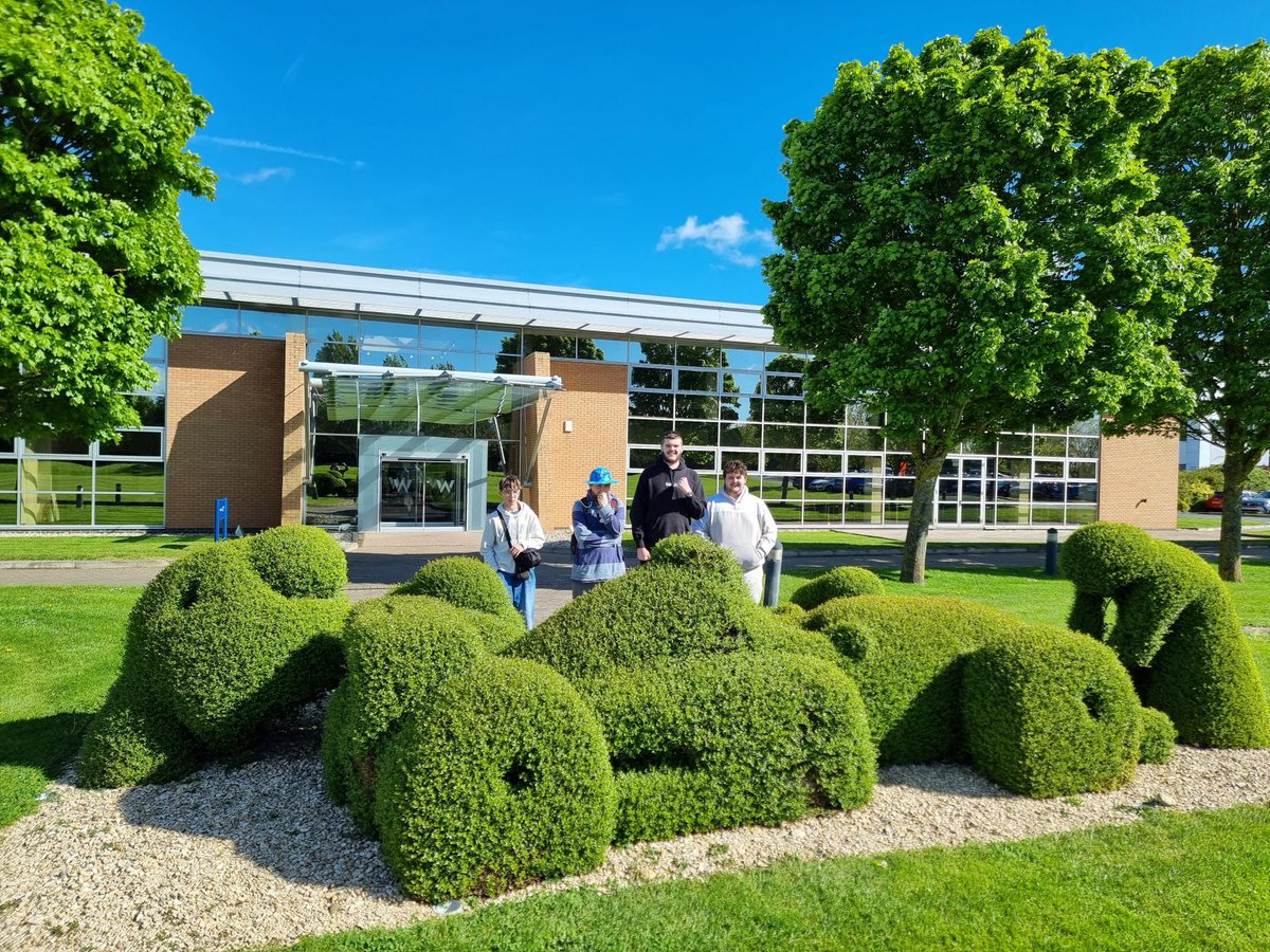 SDCHiTech's tweet image. Today, our @sdcollege  ESports F1 Racing team had the exciting opportunity to visit Williams Racing, in Oxford. Here they will take part in the final Formula 1 Race of the season! They also took part in a careers, ESports &amp;amp; STEM discussion.

Have a brilliant time!

@stevecaunter1