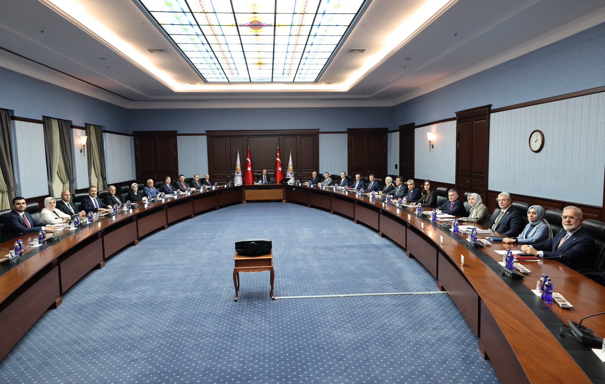 AK Parti Merkez Yürütme Kurulu (MYK), Cumhurbaşkanımız @RTErdogan'ın başkanlığında toplandı.